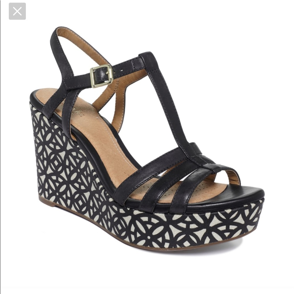 Clark’s wedge sandal worn once ! Size 10